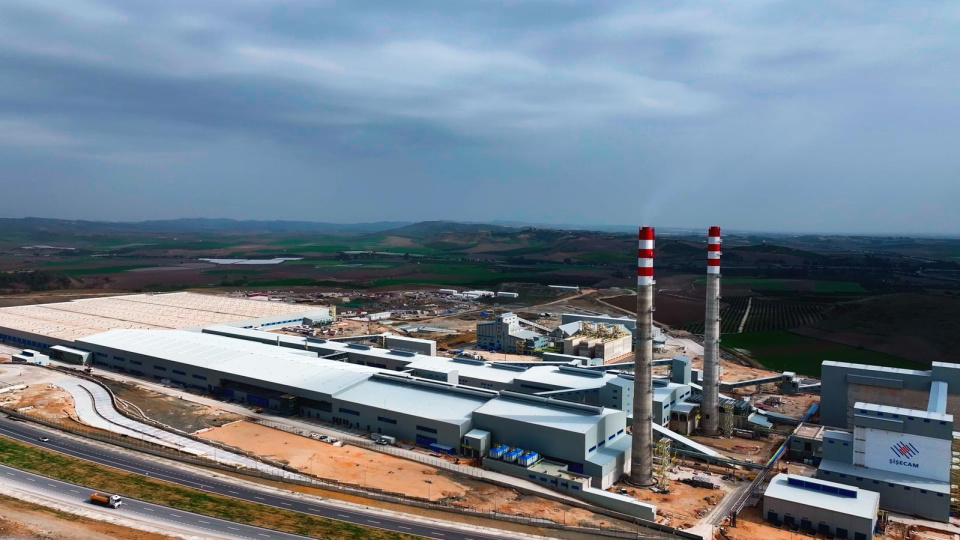 Şişecam, Tarsus'taki Yeni Kaplamalı Cam Hattını Devreye Aldı
