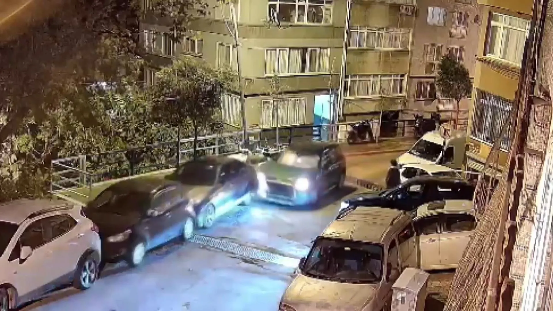 Şişli'de alkollü sürücü kaçarken araçlara çarptı