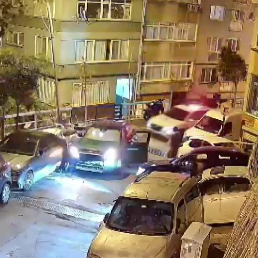 Şişli'de Alkollü Sürücü Park Halindeki Araçlara Çarptı