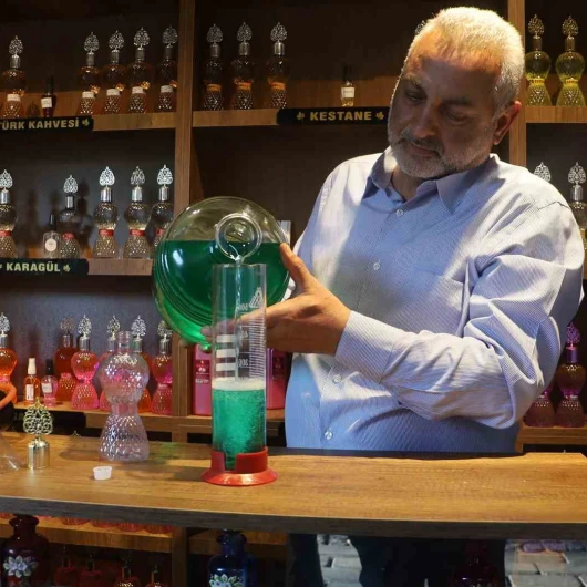 Sivas'ta 35 Yıllık Zanaatkarın Kolonya Hikayesi: Eşinin Bir Cümlesiyle Değişen Hayat