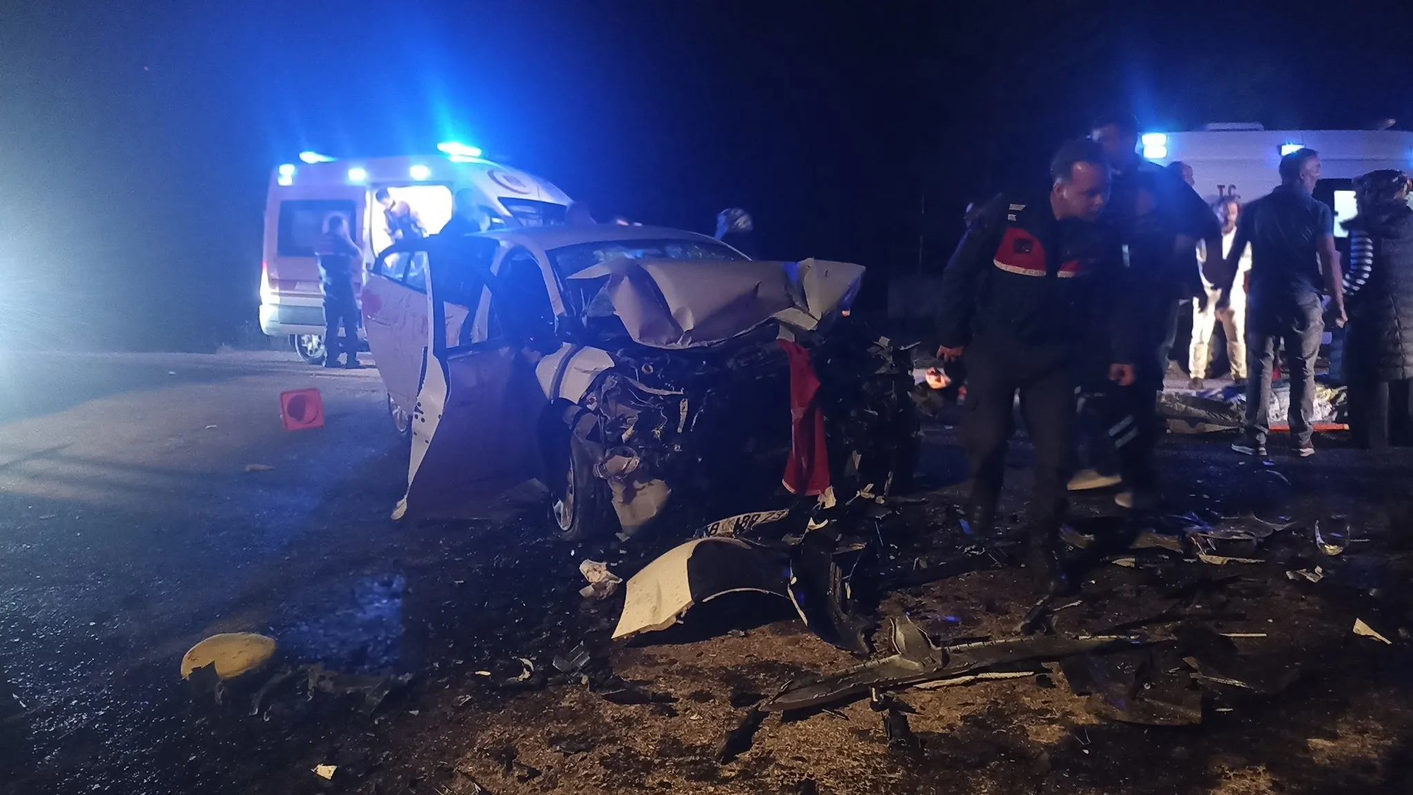 Sivas Gürün'de kafa kafaya çarpışma: 8 yaralı, 4 ağır