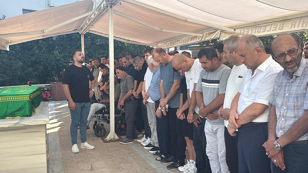 Sivas'ta Devrilen Otomobilde Küçük Kerem Ali Hayatını Kaybetti