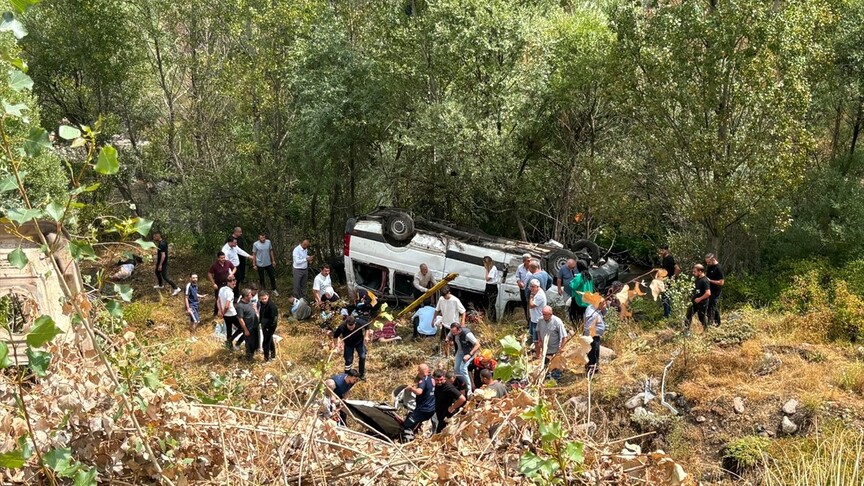 Sivas'ta Minibüs Kazası: 4 Ölü, 10 Yaralı