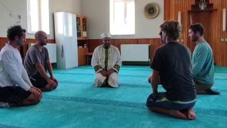 Sivas'ta Misafirperverlik Müslüman Etti: 5 Yeni Zelandalı Şehadet Getirdi