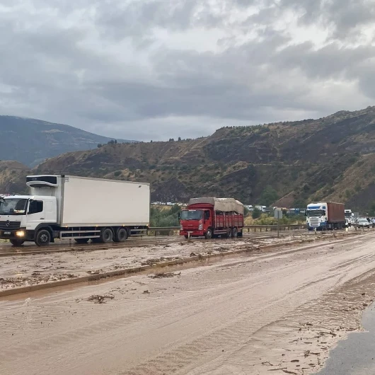 Sivas'ta Sel Felaketi: D-100 Karayolu Ulaşıma Kapandı