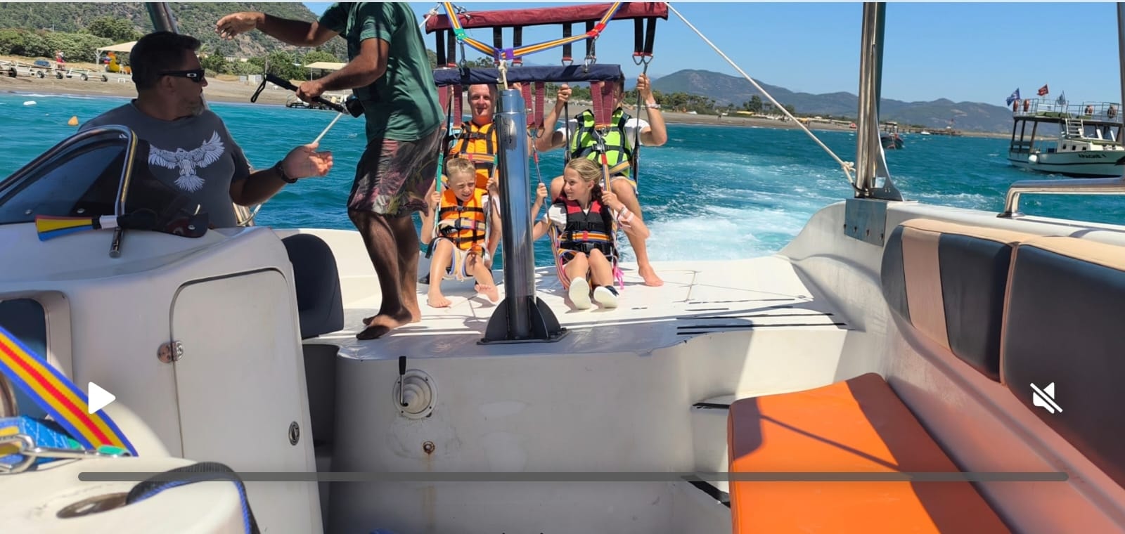 Slovak Aile Parasailing Faciasından Son Anda Kurtuldu