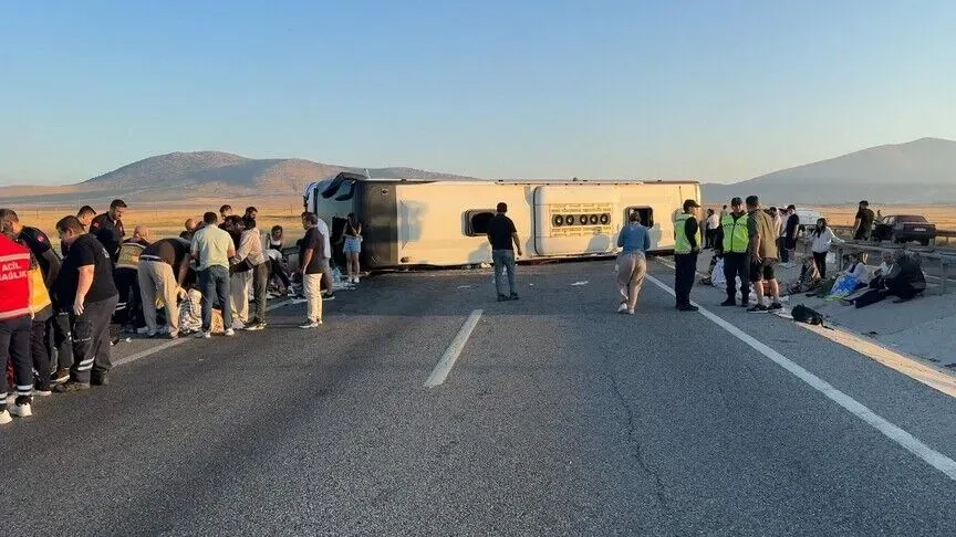 Şoför Uyudu, Yolcu Otobüsü Devrildi: Şanlıurfa'da Korkutan Kaza