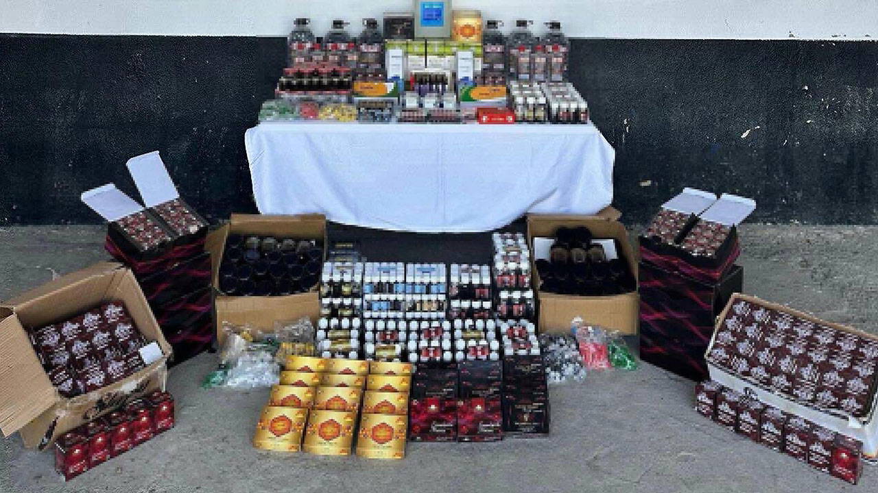 Söke'de Kaçak Alkol ve Sahte Hap Operasyonu: Depodan 4 Milyonluk Servet Çıktı