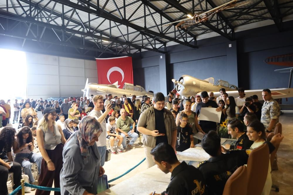 SOLOTÜRK İstanbul'da Kuyruk Oluşturdu