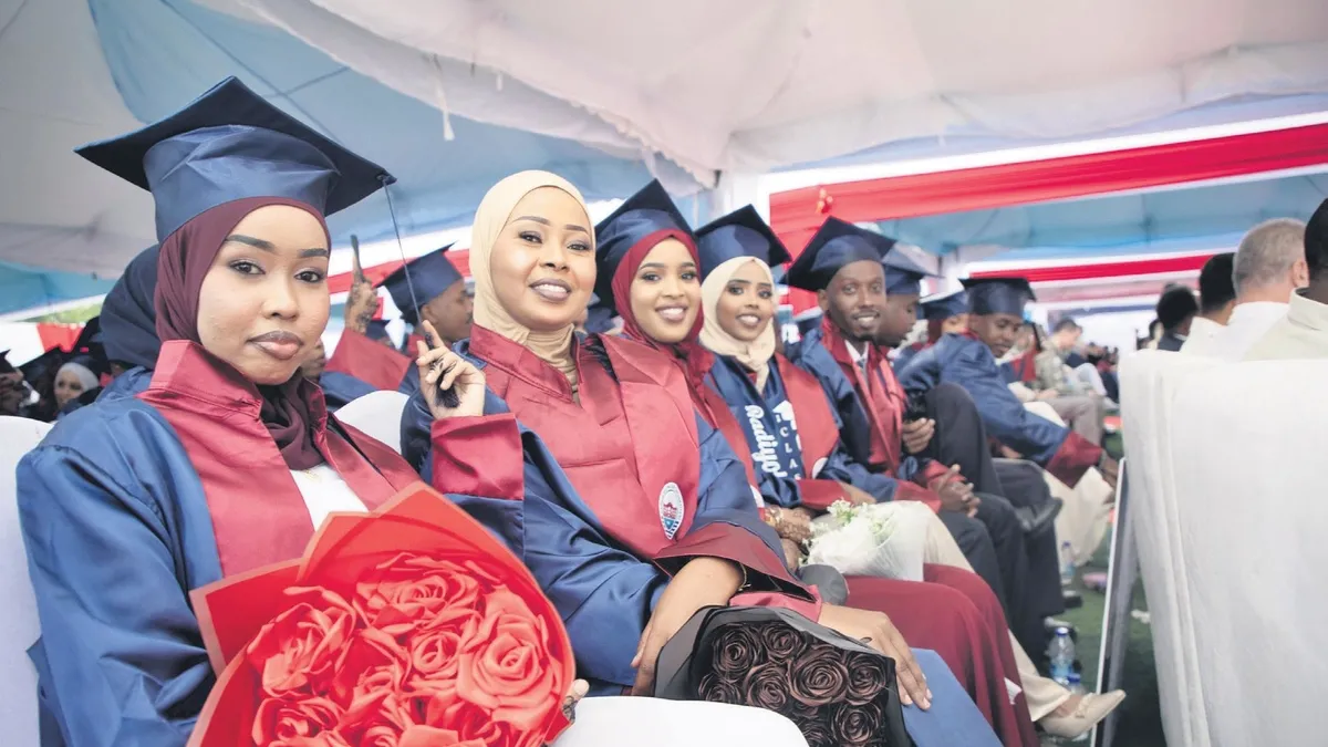 Somali'de Türkiye'nin gurur günü: Sağlık fakültesi mezunlarını verdi