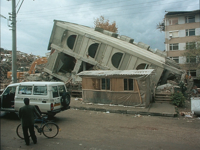 Son dakika: Düzce'de 4.0 büyüklüğünde deprem! Çevre iller de sallandı