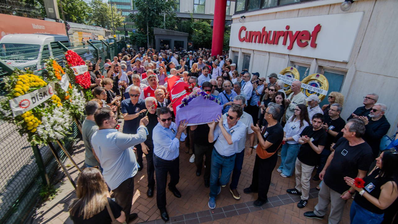 Soner'e Cumhuriyet'te veda: 'İyi ki bir Şükran Soner geçti