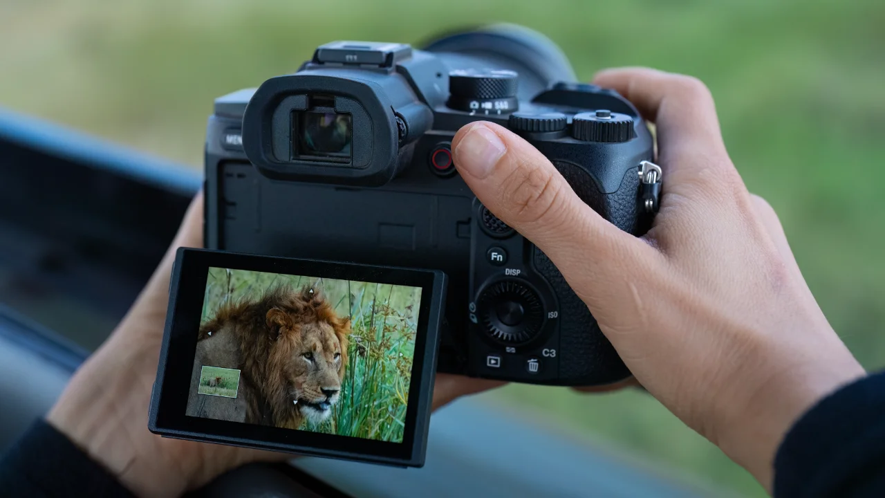 Sony RX10 Mark V Yapay Zeka ile Gelişmiş Özellikler Sunuyor