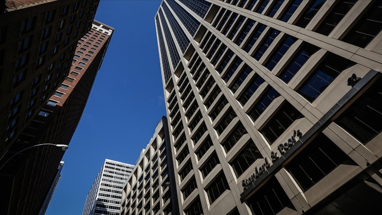 S&P: Türkiye'deki Fon Soruşturması Kredi Notunu Baskılamaz