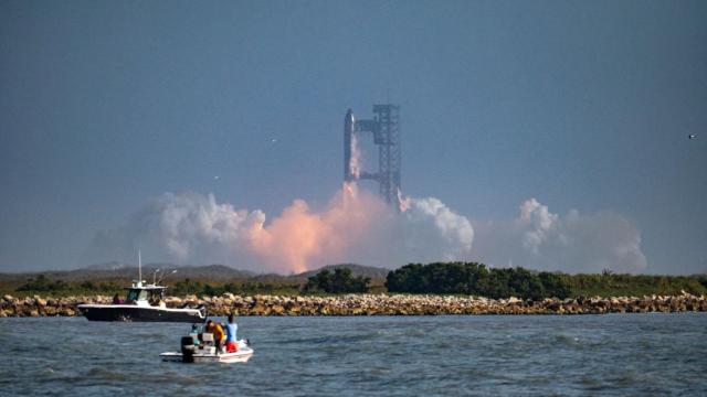 SpaceX'in Havada Yakalama Görevi Ertelendi: Musk Birkaç Ay Sinyali Verdi
