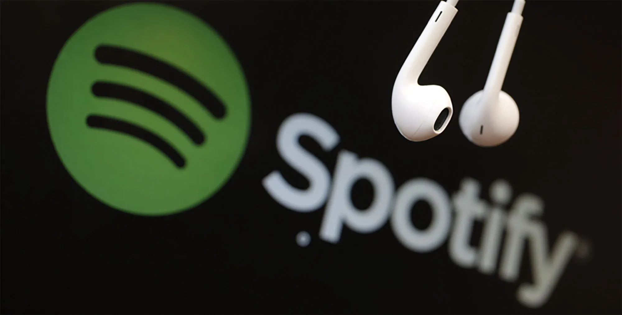 Spotify'ın LGBT ve uyuşturucu içerikli şarkı ön plana çıkarması tepki çekti