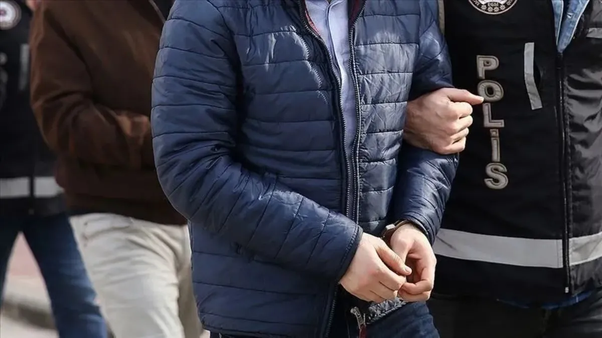 Suç örgütü zanlısı tırın gizli bölmesinde yakalandı