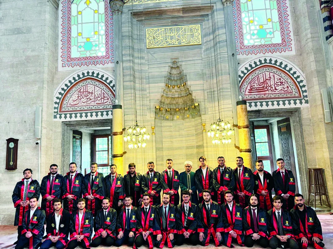 Süleymaniye ve Şehzade'de Mezuniyet Sevinci: Törenlerin Ardından