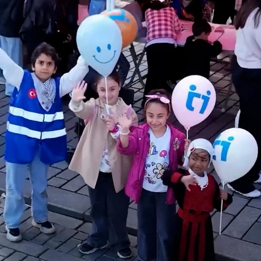 Sultanahmet'te 'Filistinli Çocuklar İçin Çiz' etkinliği düzenlendi