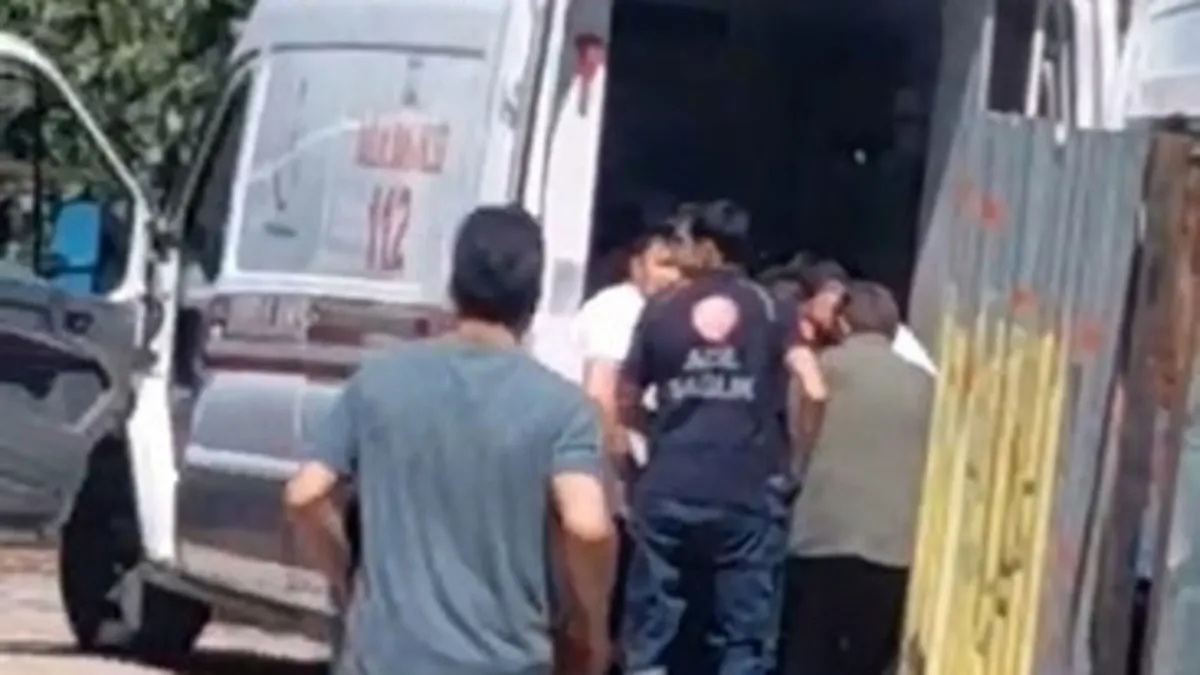 Sultanbeyli'de çelik çatı işçilerin üzerine çöktü: 1'i ağır 2 yaralı