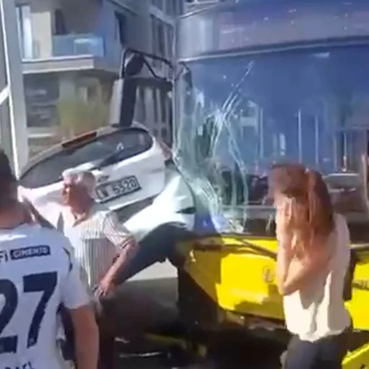 Sultanbeyli'de İETT Otobüsü ile Otomobil Çarpıştı: 1'i Bebek 4 Yaralı