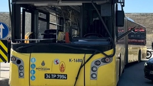 Sultangazi'de İETT Otobüsü Duvara Çarptı: Yaralılar Var