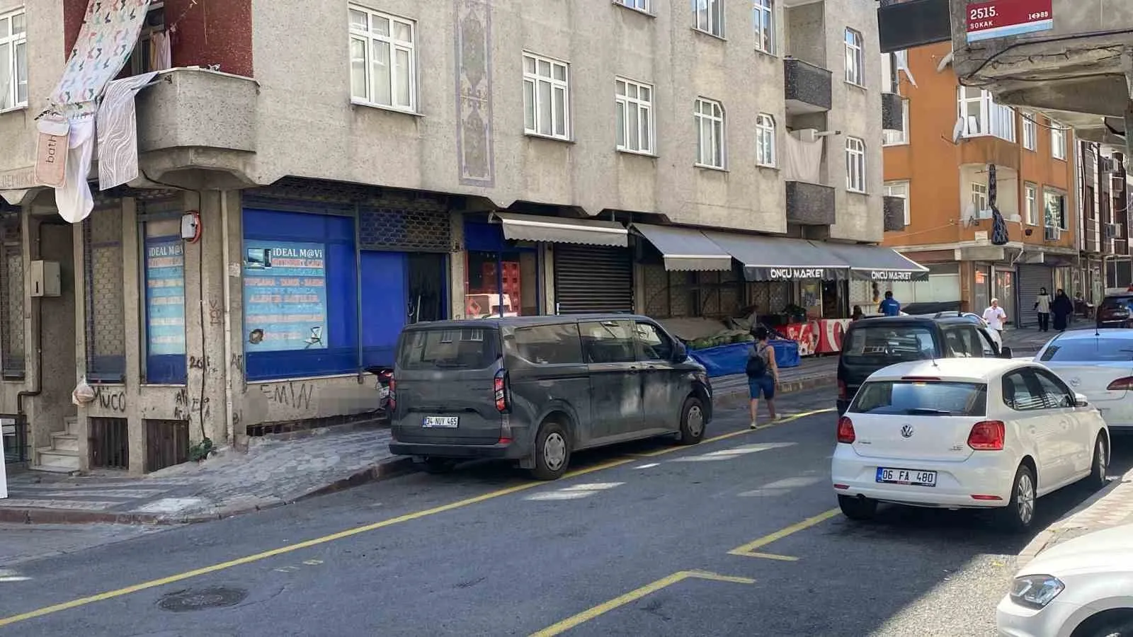 Sultangazi'de İnternet Kafeye Silahlı Saldırı: Şüpheli Kaçtı