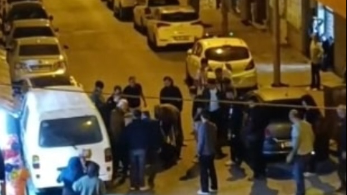 Sultangazi'de Motosikletli Saldırı: Genç Bacağından Vuruldu