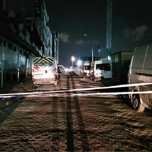 Sultangazi'de Toprak Kayması: Yol Çatladı, Bölge Tedbir Amaçlı Kapatıldı