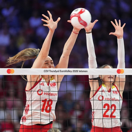 Sultanlar Finalde: A Milli Kadın Voleybol Takımı Avrupa Şampiyonası'nda Sırbistan'ı 3-0 Yendi