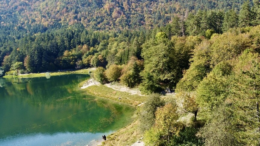 Sülüklü Göl Tabiat Parkı sonbahar renklerine büründü