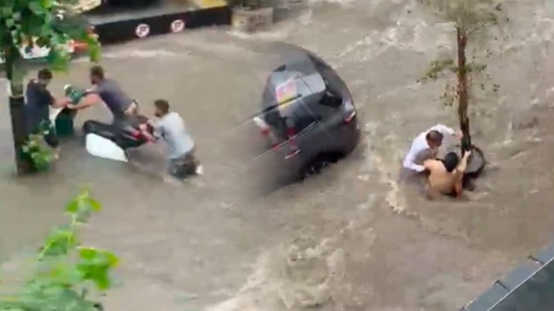 Meteoroloji Uyardı: Süper Hücre İstanbul'u Yeniden Vurabilir