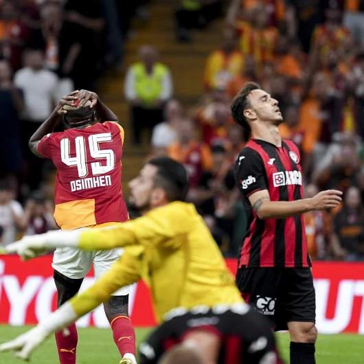 Süper Lig'de Açılış Maçında Galatasaray Çorum FK ile 2-2 Berabere Kaldı