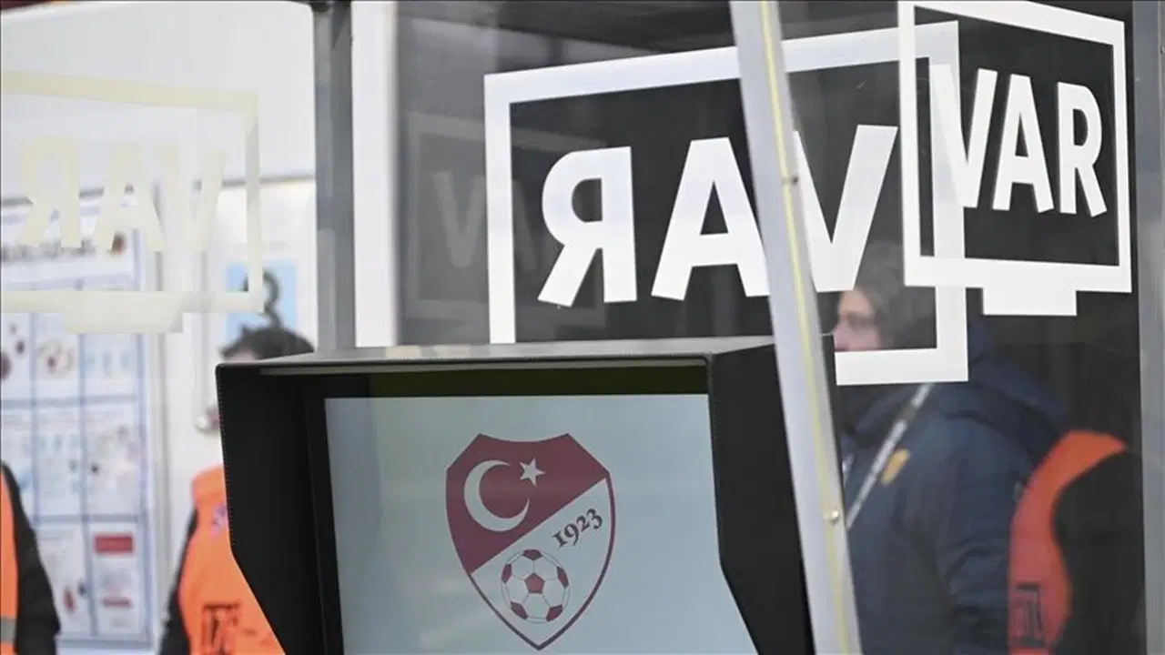 Süper Lig'de Cumartesi Maçlarına VAR Damgası: Görev Alacak Hakemler Belli Oldu