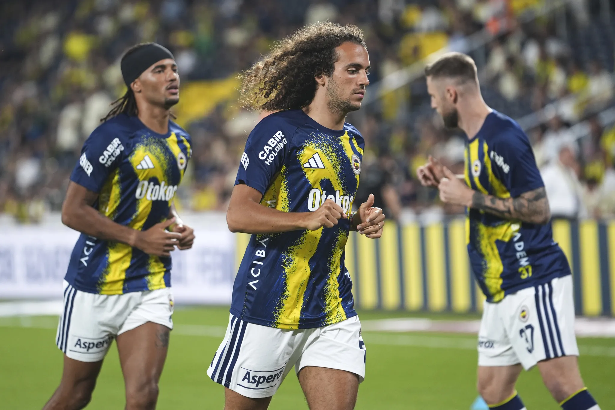 Süper Lig'de Nefes Kesen Mücadele: Fenerbahçe ile Konyaspor Kozlarını Paylaşıyor