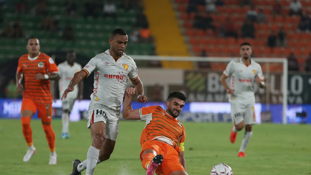 Süper Lig'de 4 Gollü Düello: Alanyaspor ve Göztepe 2-2 Berabere Kaldı