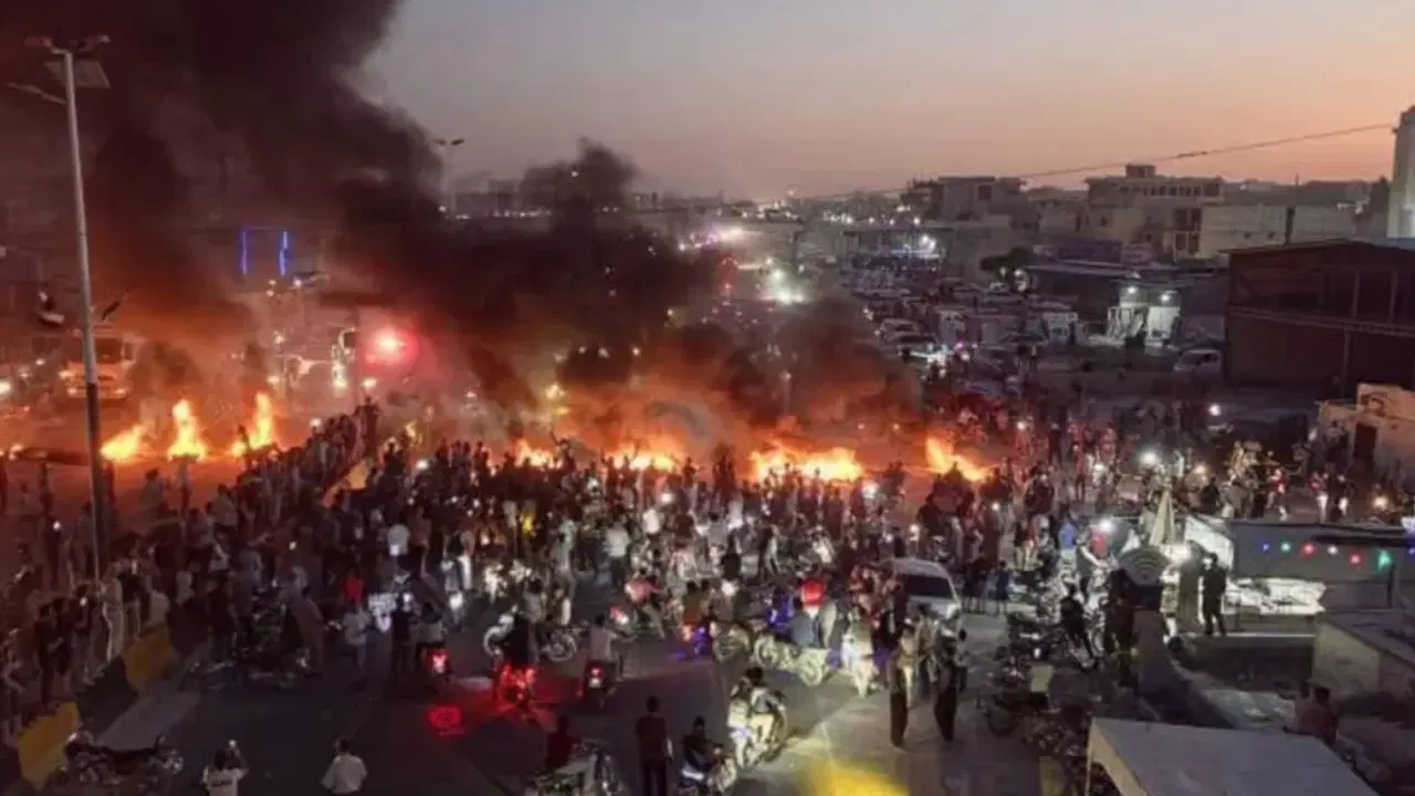Suriye'de Akaryakıt Zamlarına Protesto: Halep, Haseke ve İdlib'de Yollar Kapandı