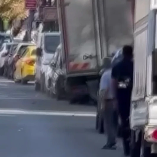 Sürücüsüz Kamyonet Sefaköy'de Panik Yarattı