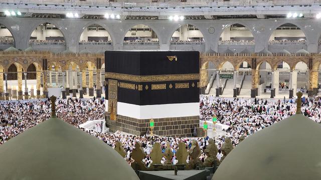 Suudi Arabistan çok girişli umre vizesi şartlarını açıkladı