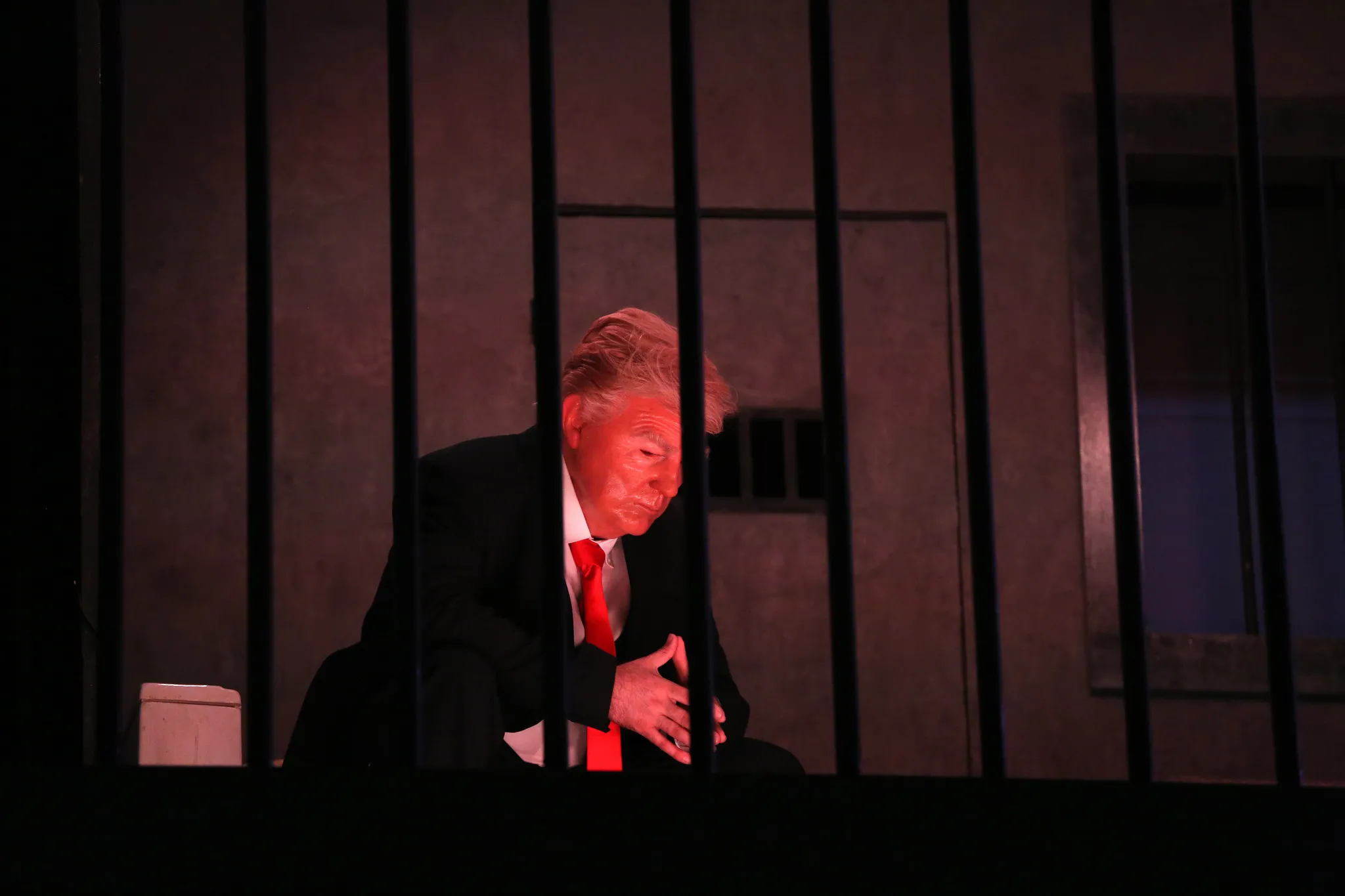 Tahran'da Trump'ı Hapishane Panosunda Gösteren Sembolik Eylem