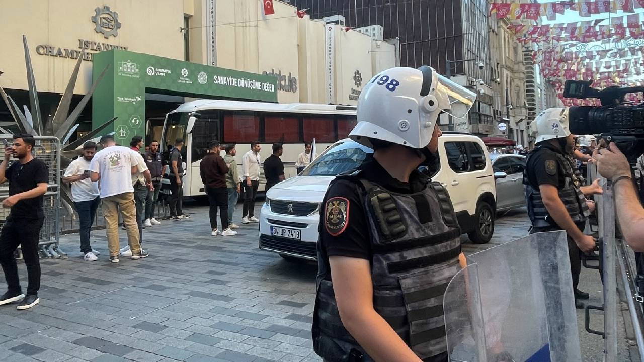 Taksim’de öğretmen eylemine polis müdahalesi: Gözaltılar var