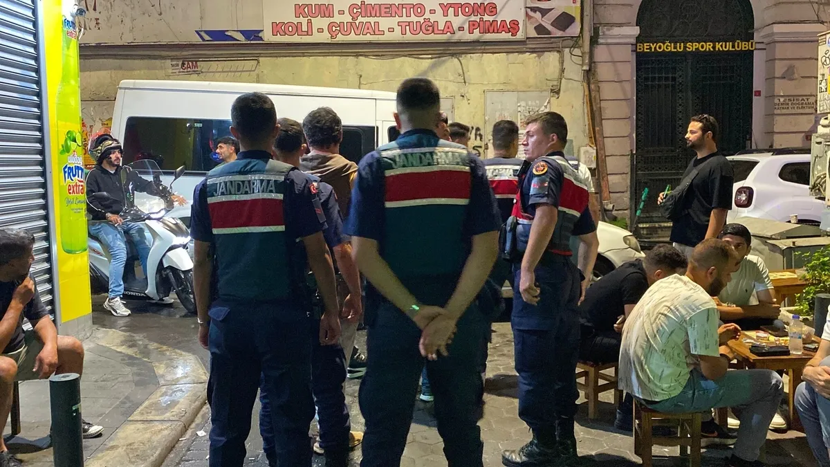 Taksim ve Şişli'de Gece Kulüplerine Narkotik Baskın