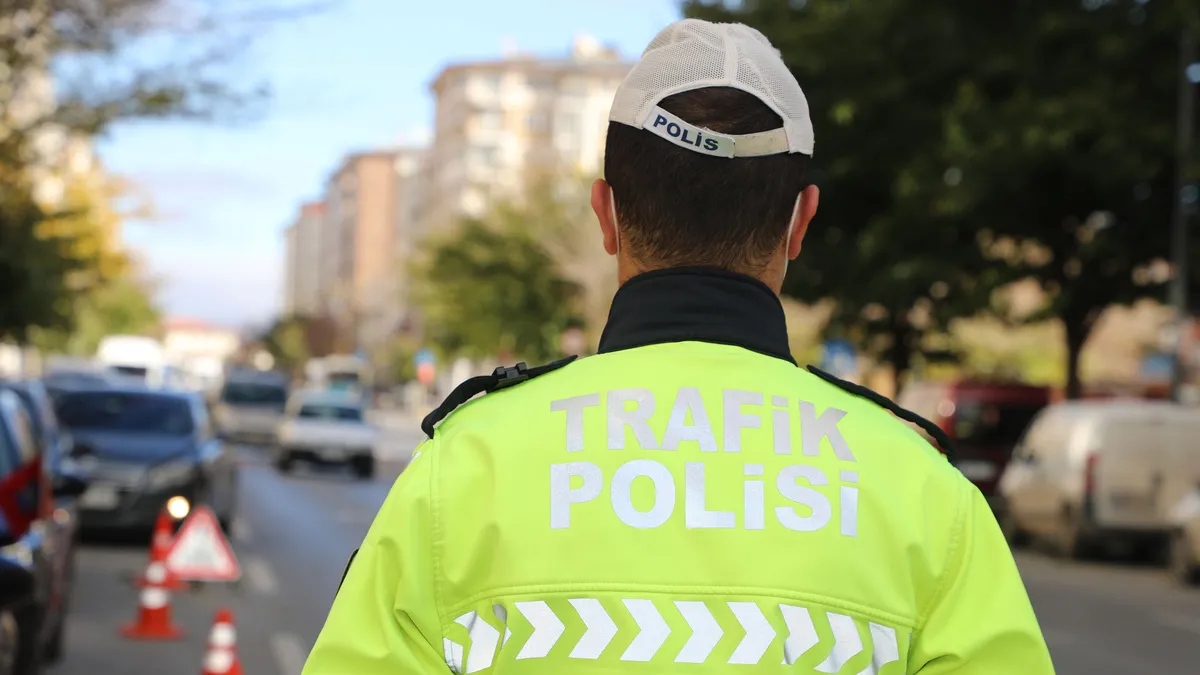 Taksim ve Şişli'de yollar kapatıldı: Metro seferlerinde aksama