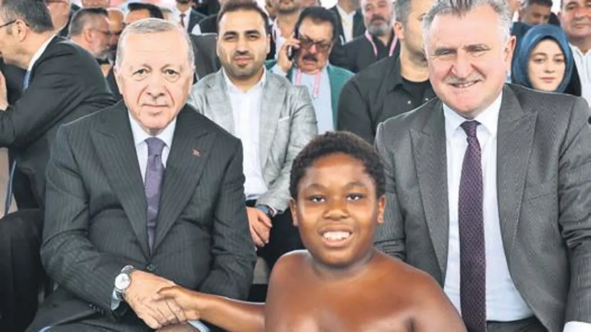 Tanzanyalı Osman Ali Davutoğlu Yağlı Güreş Pisti'nde
