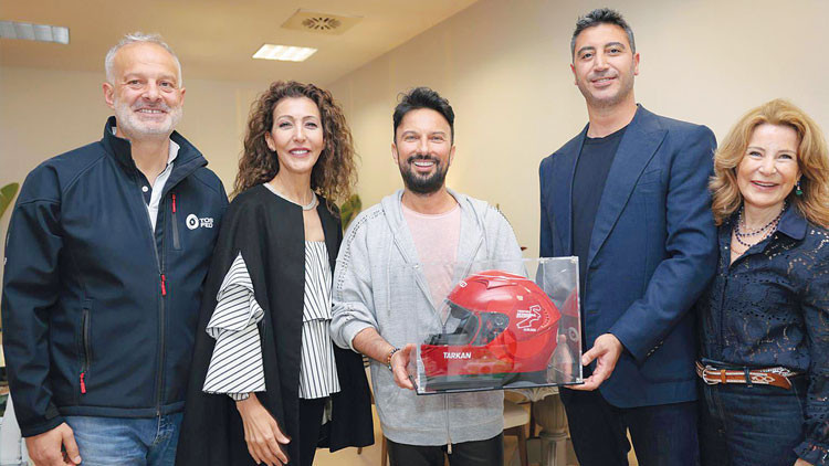 Tarkan’a konser öncesi kask sürprizi