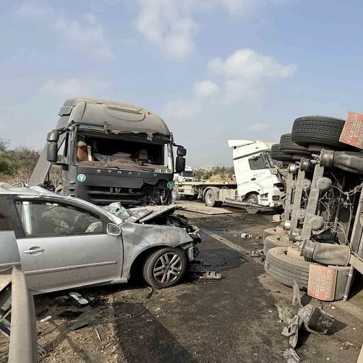 Tarsus'ta korkunç kaza: Tır karşı şeride geçti, 1 ölü 2 yaralı