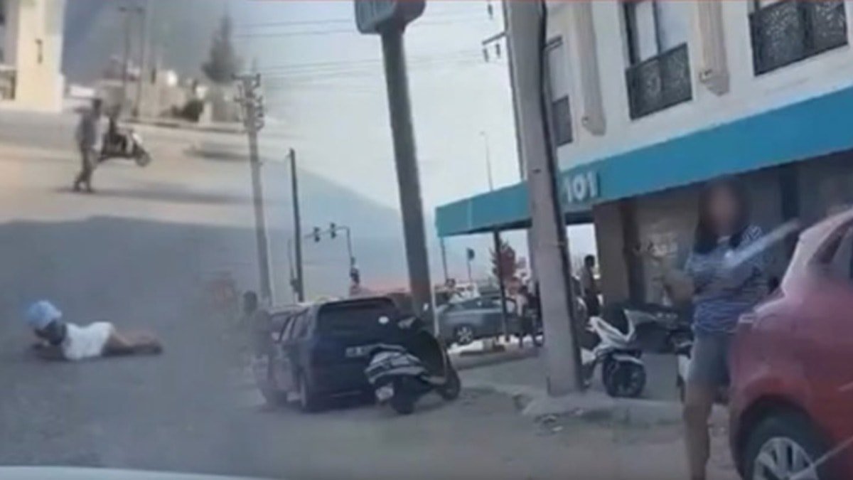 Tartışan anne-baba bebeklerini yol ortasına terk etti, o anlar kamerada