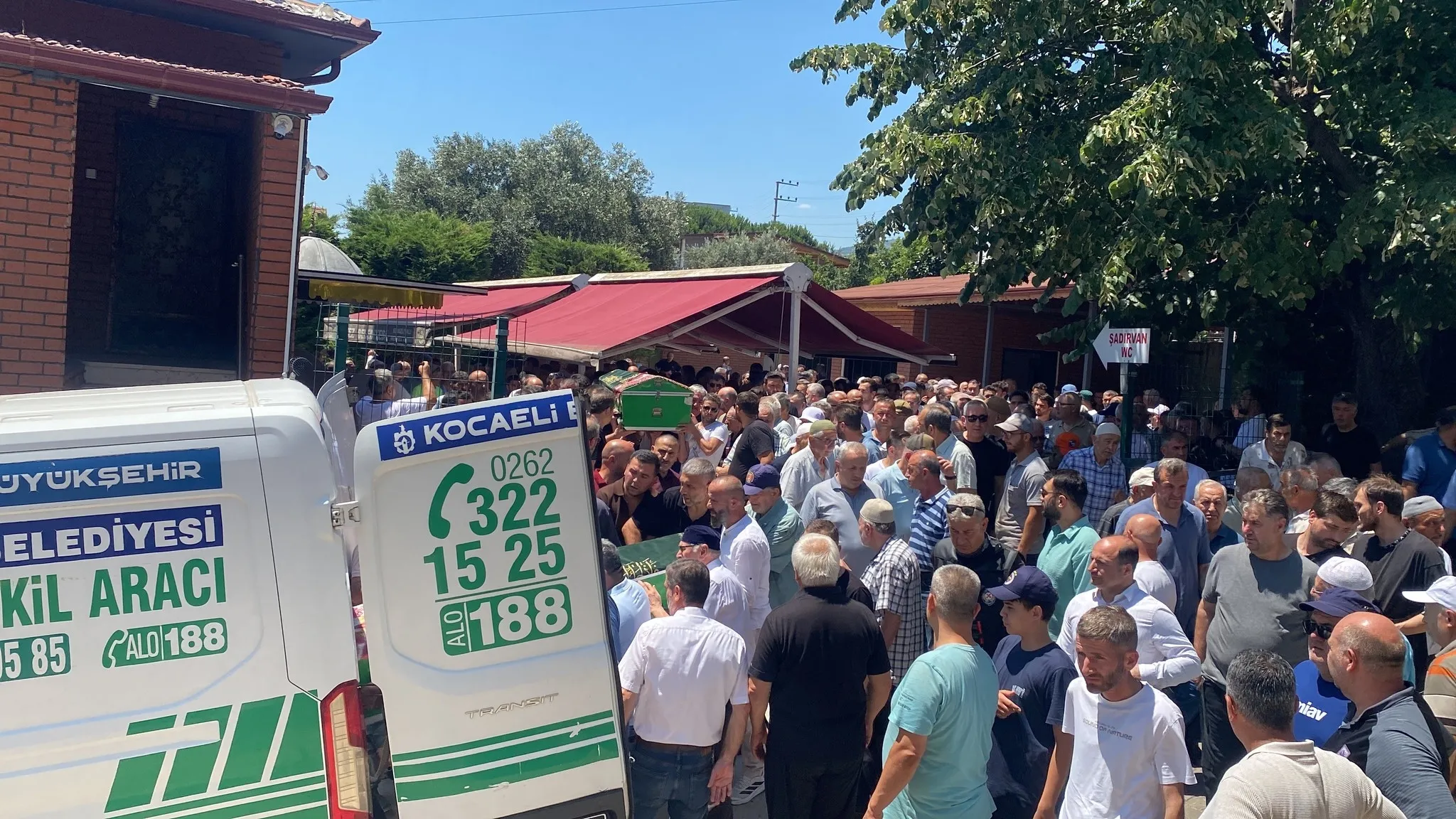 Tatil hayalleri yarım kaldı: Anne ve kızı yan yana toprağa verildi
