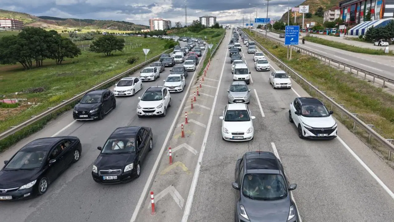 Tatilciler erken dönüşe geçti: 43 ilin bağlantı noktası kilitlendi