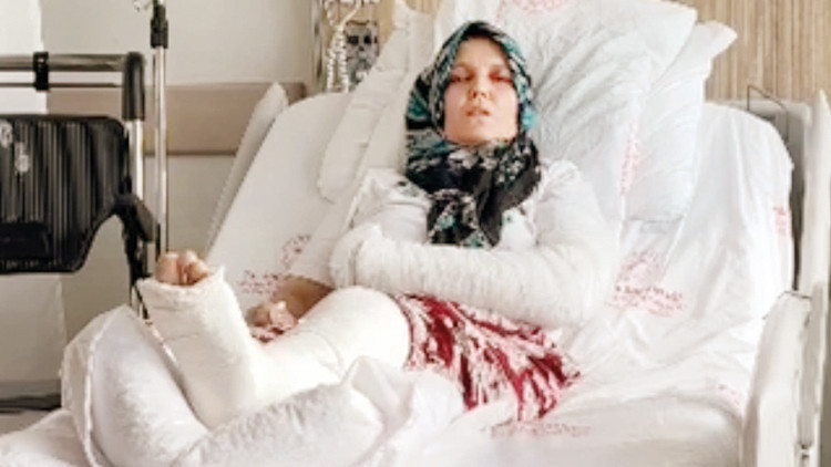 Tatlıcıda Aile Yemeğinde Saldırı: 3 Çocuk Annesinin Kolu ve Bacağı Kırıldı